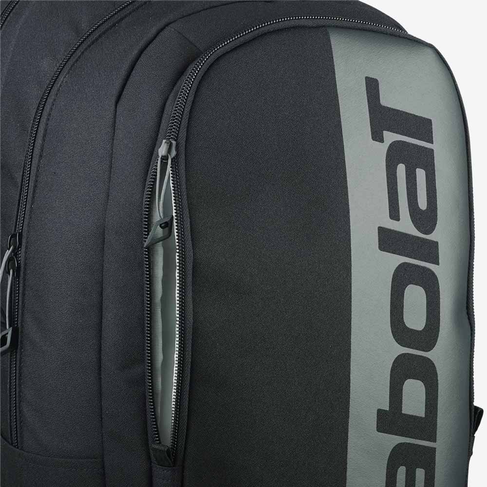 Detalhe zíper da Mochila de Tênis Babolat Backpack Court Hero preta e grafite.