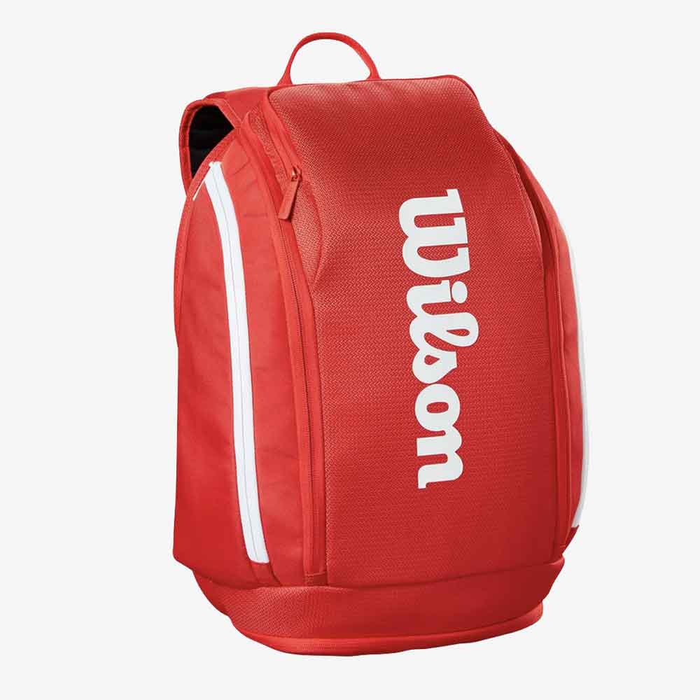 Mochila Wilson Super Tour Red vista 3/4 com logo Wilson.