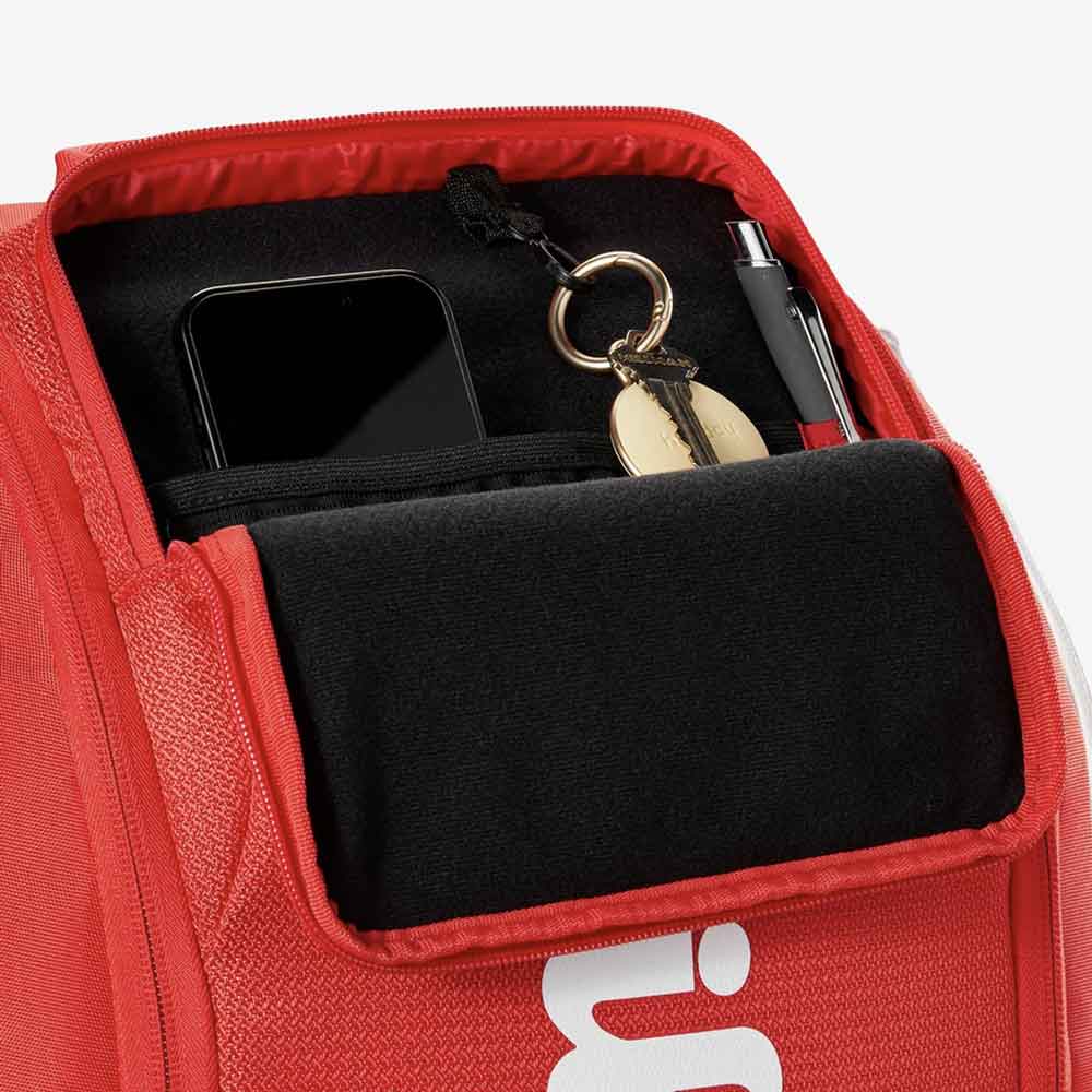 Detalhe do Bolso frontal da mochila Wilson Super Tour aberta.