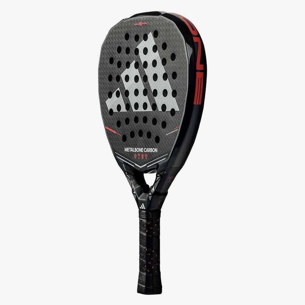 Raquete de Padel Adidas Metalbone Carbon 2026 com formato diamante. Vista 3/4 direita.