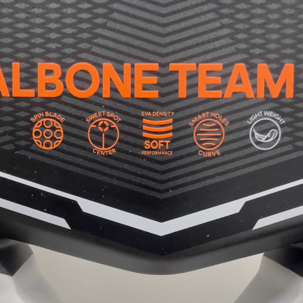 Detalhe das tecnologias empregadas na fabricação da raquete Adidas Metalbone Team Light 2026 e Spin Blade Gritt.
