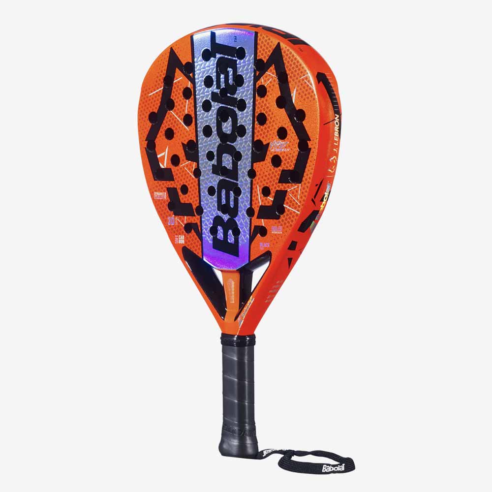 Vista lateral 3/4 da Raquete de Padel Babolat Viper Soft Juan Lebron 2026 em tons de laranja e preto.