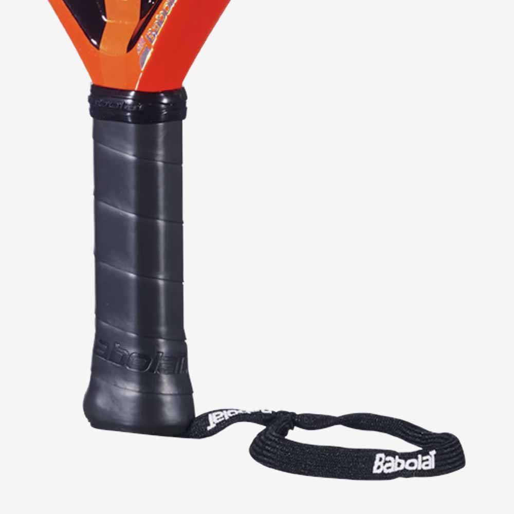Detalhe da corda da Raquete de Padel Babolat Viper Soft Juan Lebron 2026 em tons de laranja e preto.