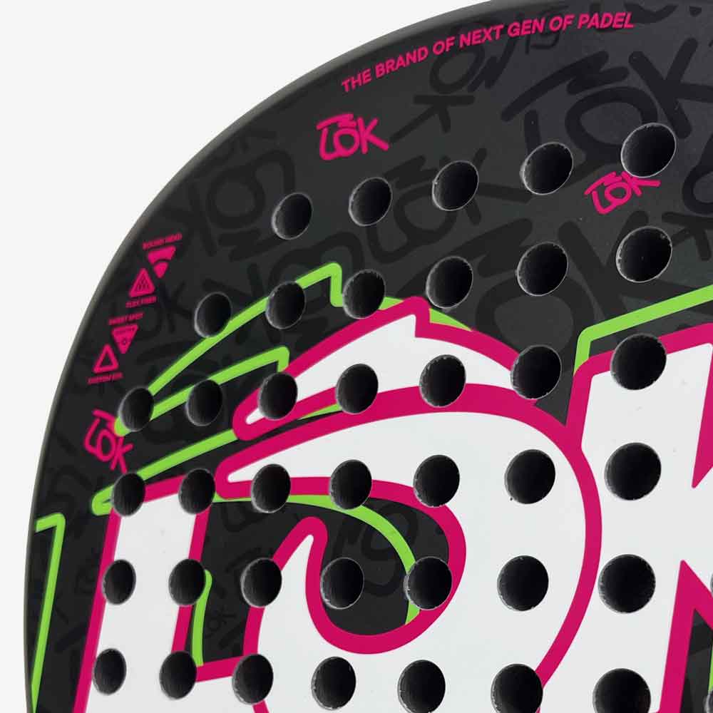 Detalhe da face da raquete LÕK Be Flow 2 destacando a furação.