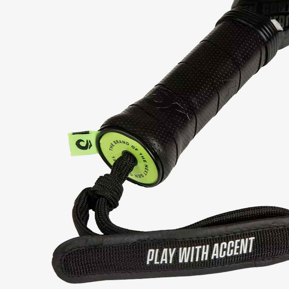 Vista empunhadura da raquete Lõk Maxx Flow 2, mostrando a pulseira Comfort Wristband.