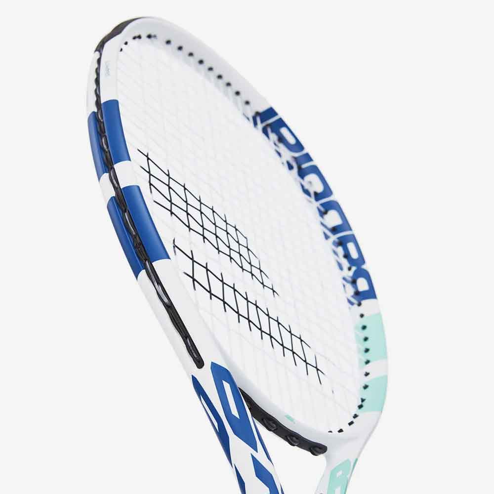Detalhe da cabeça da Raquete de tênis Babolat Boost Drive W 105 de 260g.