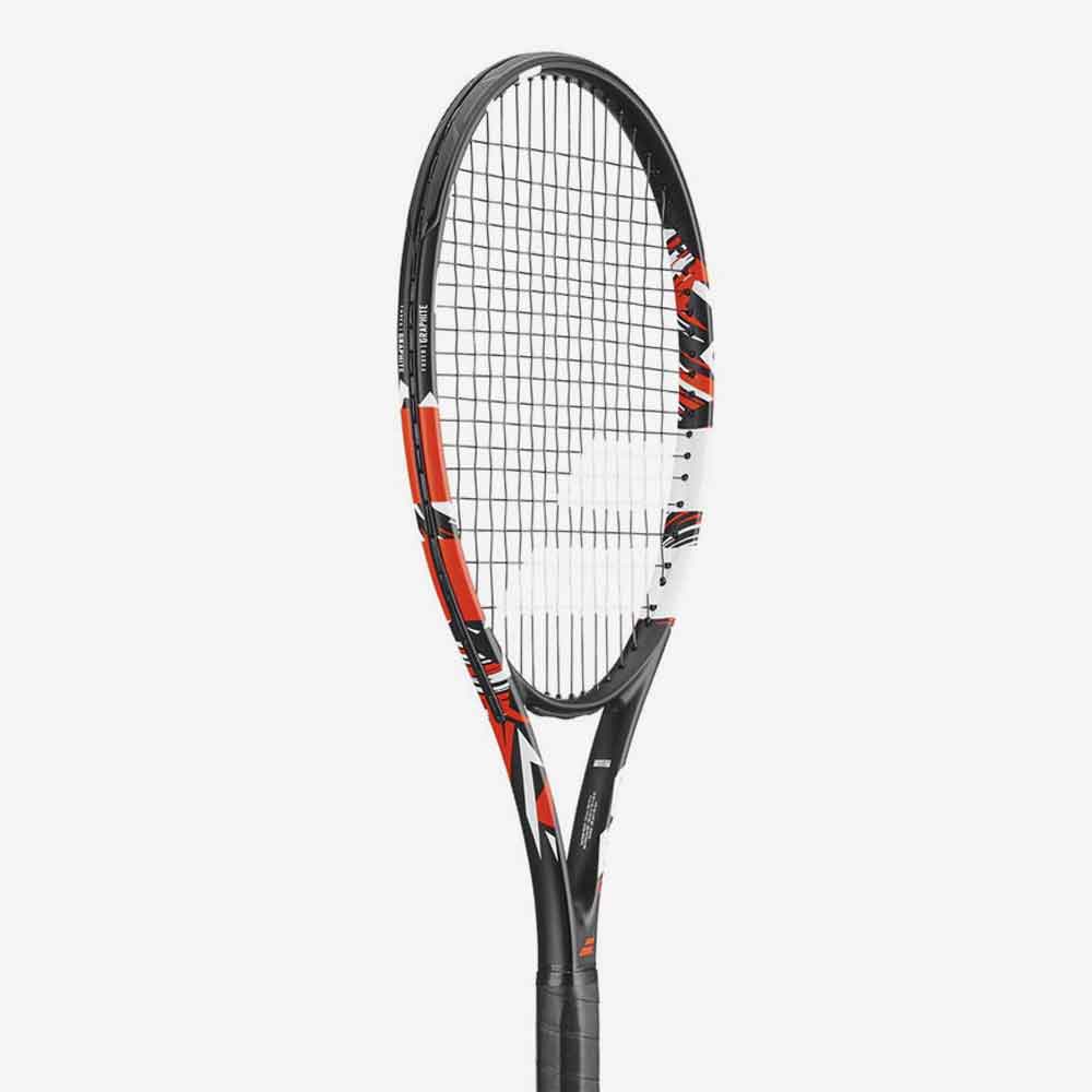Raquete de tênis Babolat Evoke Tour 105 de 275g encordoada nas cores preta , branca e laranja vista lateral 3/4.