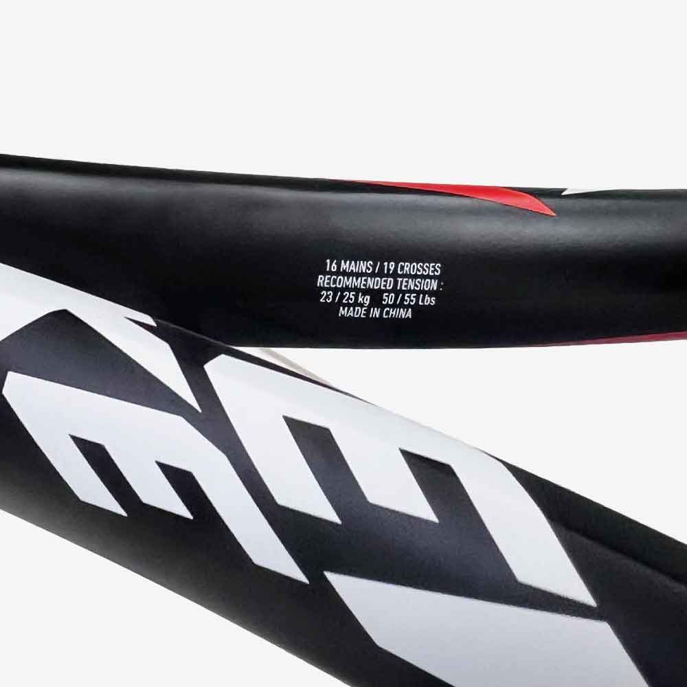 Detalhe impresso das recomendações de encordoameno da Raquete de tênis Babolat Evoke Tour 105 de 275g.