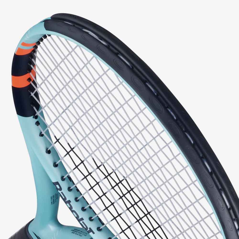 Detalhe da Cabeça da Raquete de Tênis Babolat Rival 102.