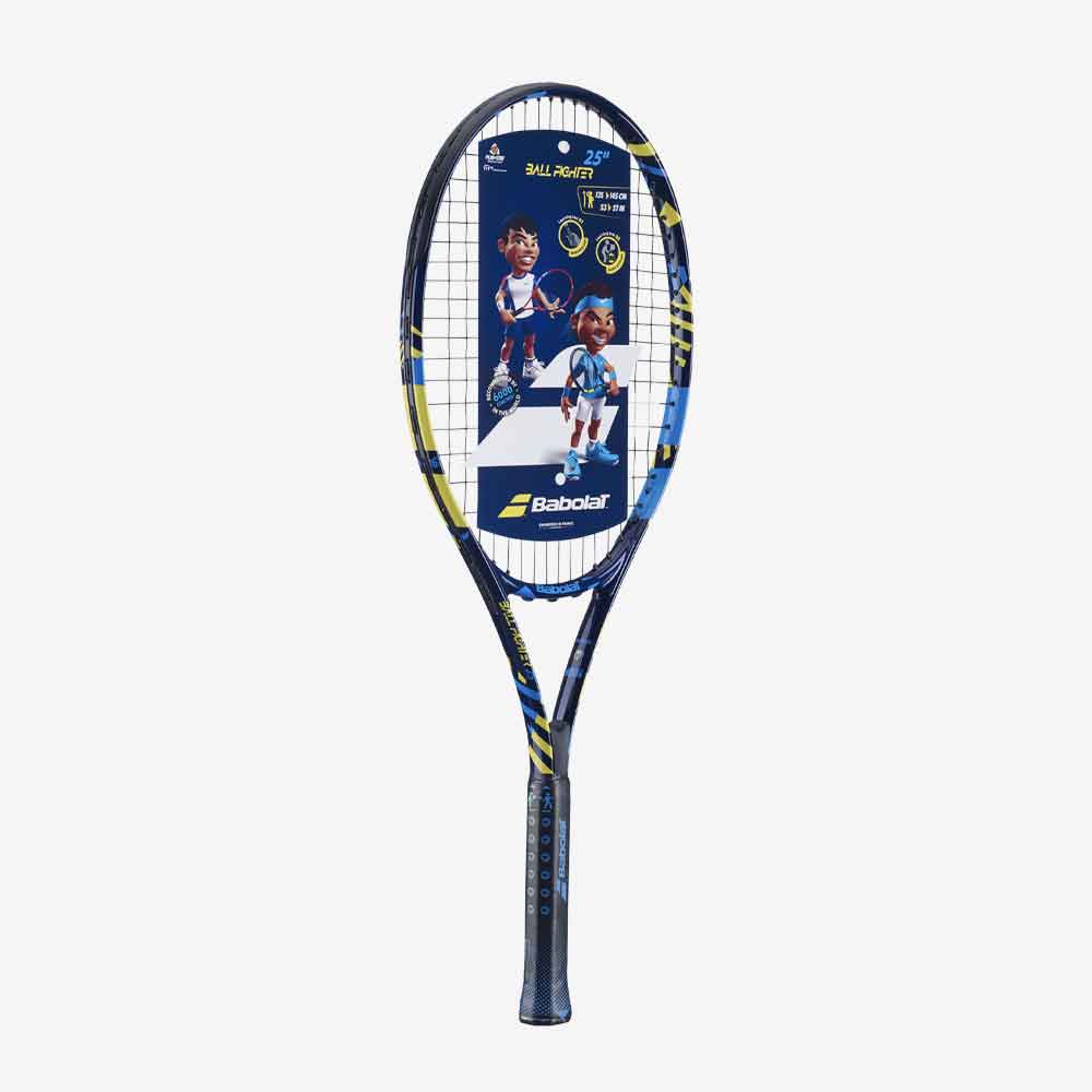 Raquete de tênis infantil Babolat Ballfighter 25 nas cores azul e amarelo vista lateral 3/4.