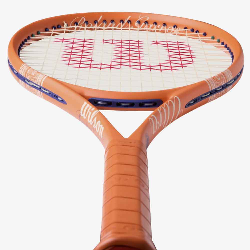 Raquete Wilson Roland Garros 2026 vista da empunhadura.