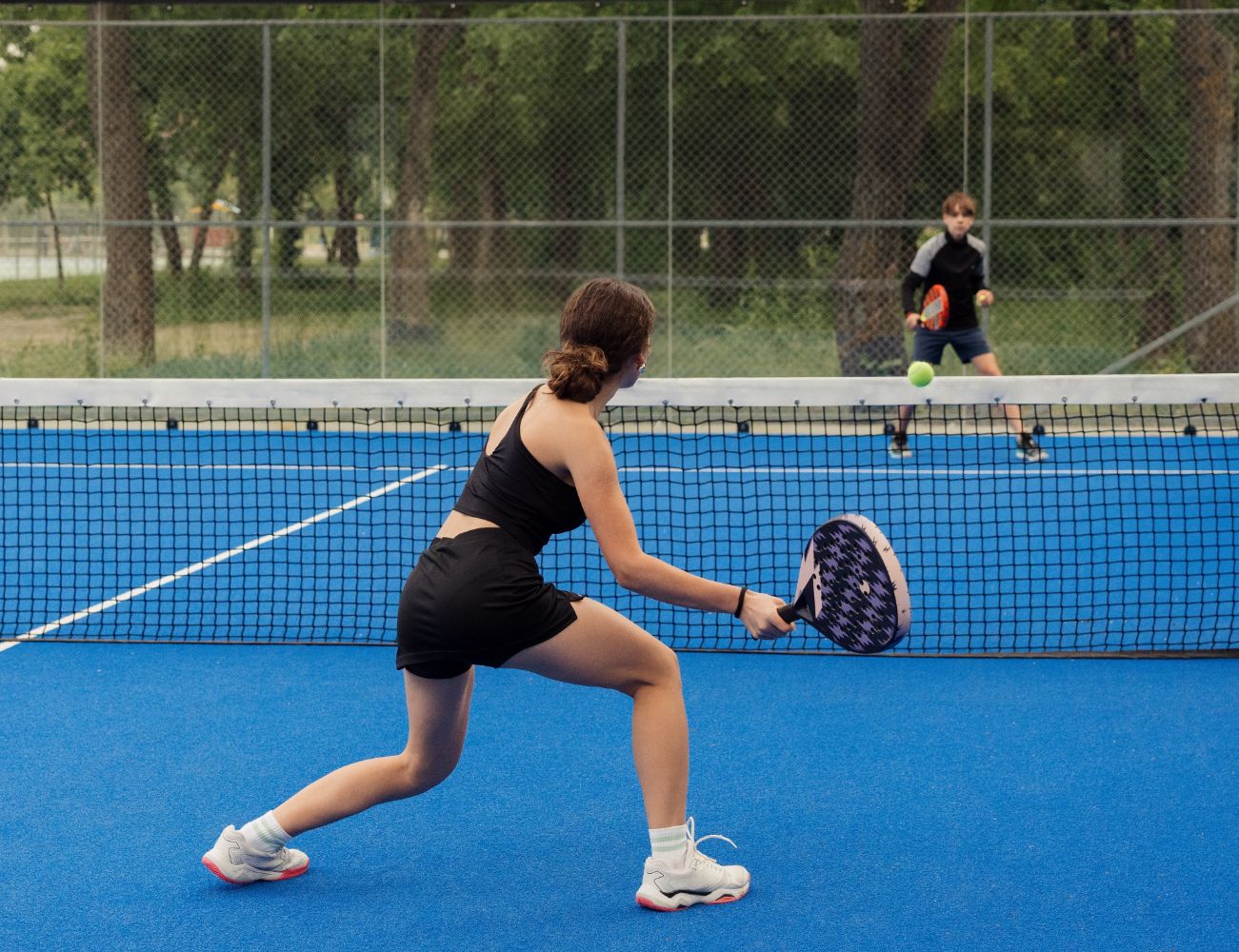 Mergulhe no universo do Padel e descubra por que este esporte está conquistando o mundo.