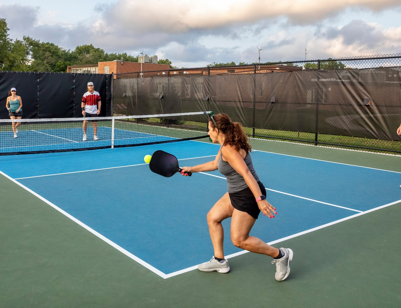 Pickleball: Por que esse esporte está conquistando o Brasil e como você pode começar hoje