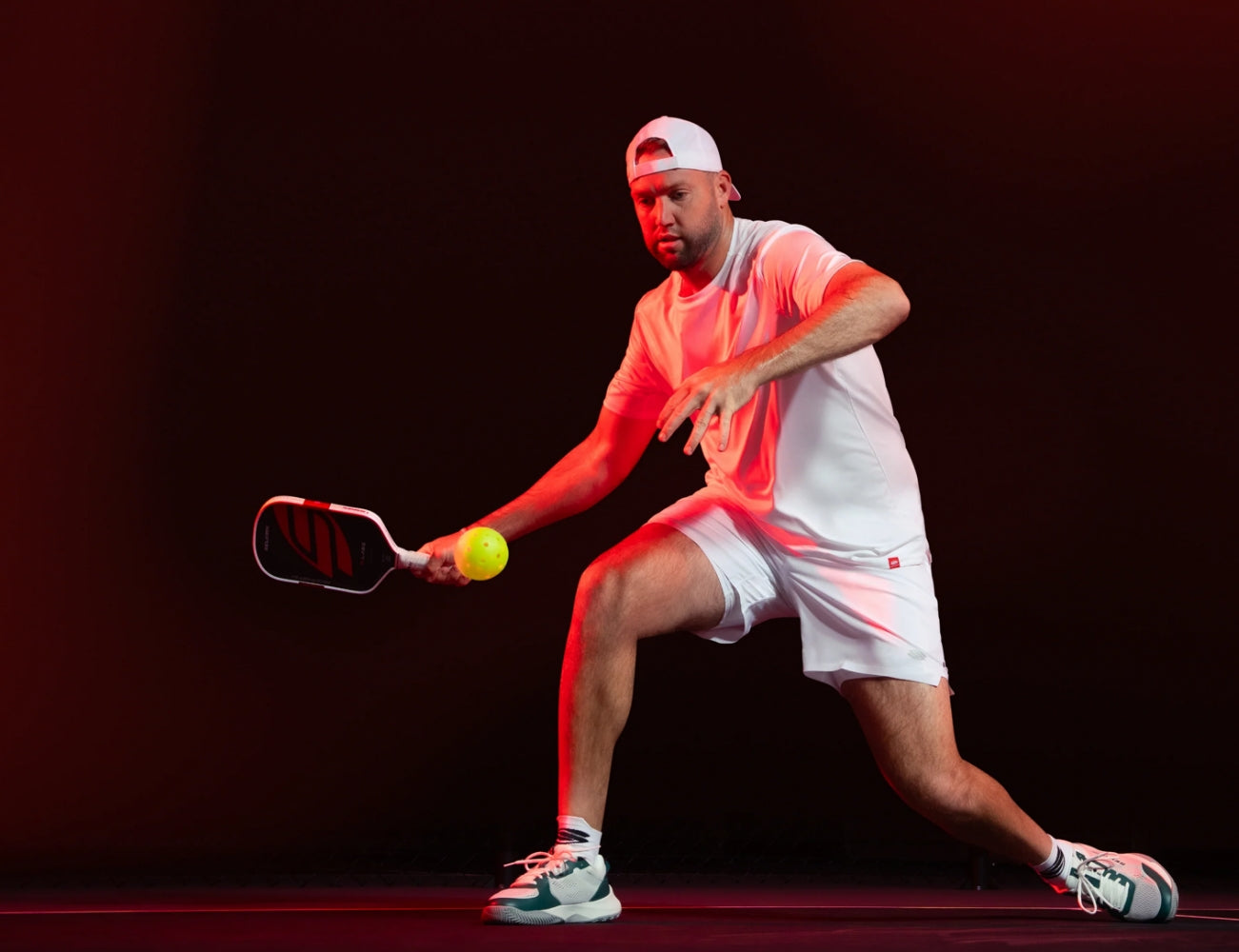 Engenharia de Performance: Raquetes e Bolinhas de Pickleball