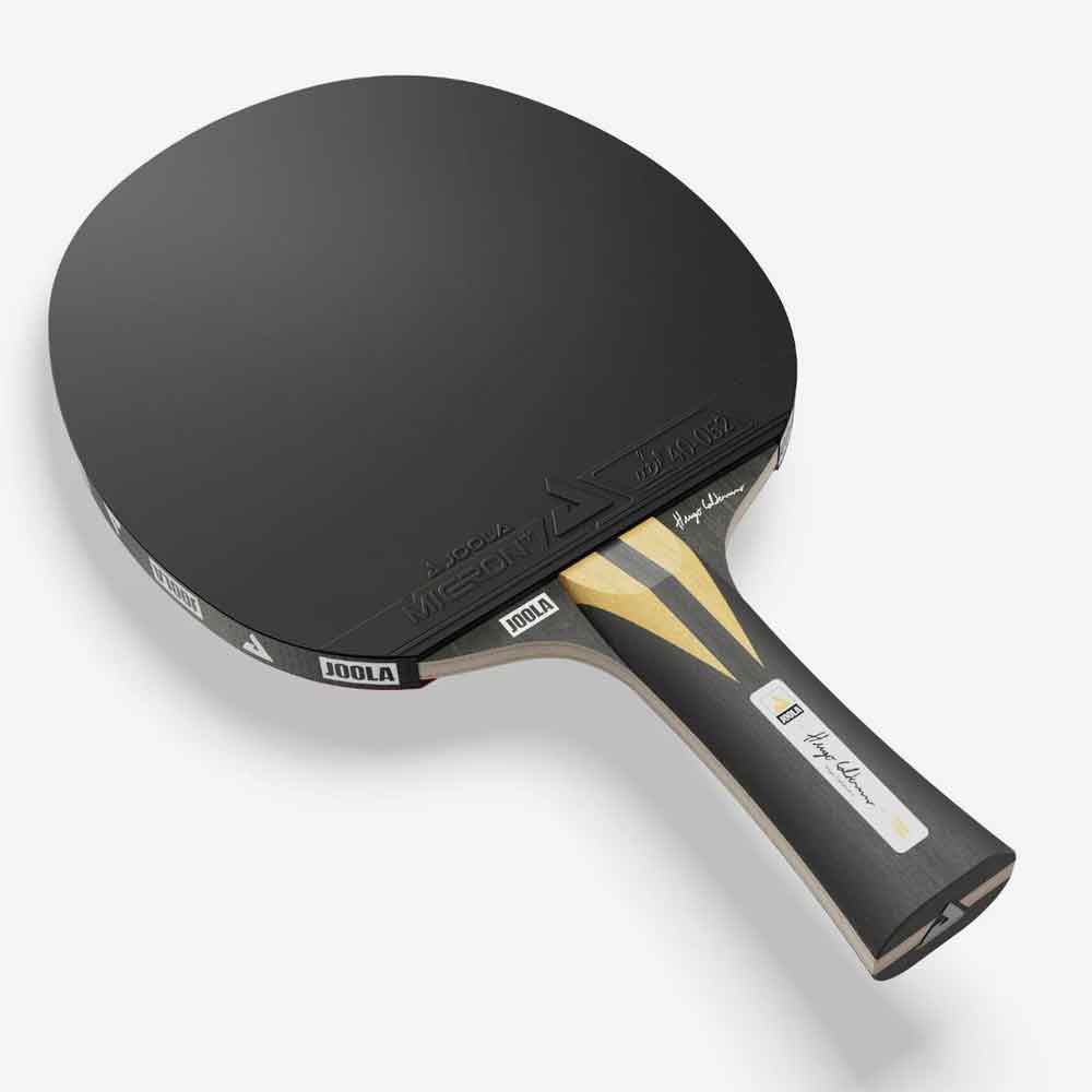 Detalhe face e cabo da raquete de Tênis de Mesa Joola Infinity Carbon Hugo Calderano, borracha preta.
