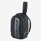 Mochila de Tênis Babolat Backpack Court Hero preta e grafite com raquetes acondicionadas.