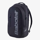 Vista frontal da Mochila Babolat Court Backpack Lite na cor preta e cinza com logotipo frontal destacado.