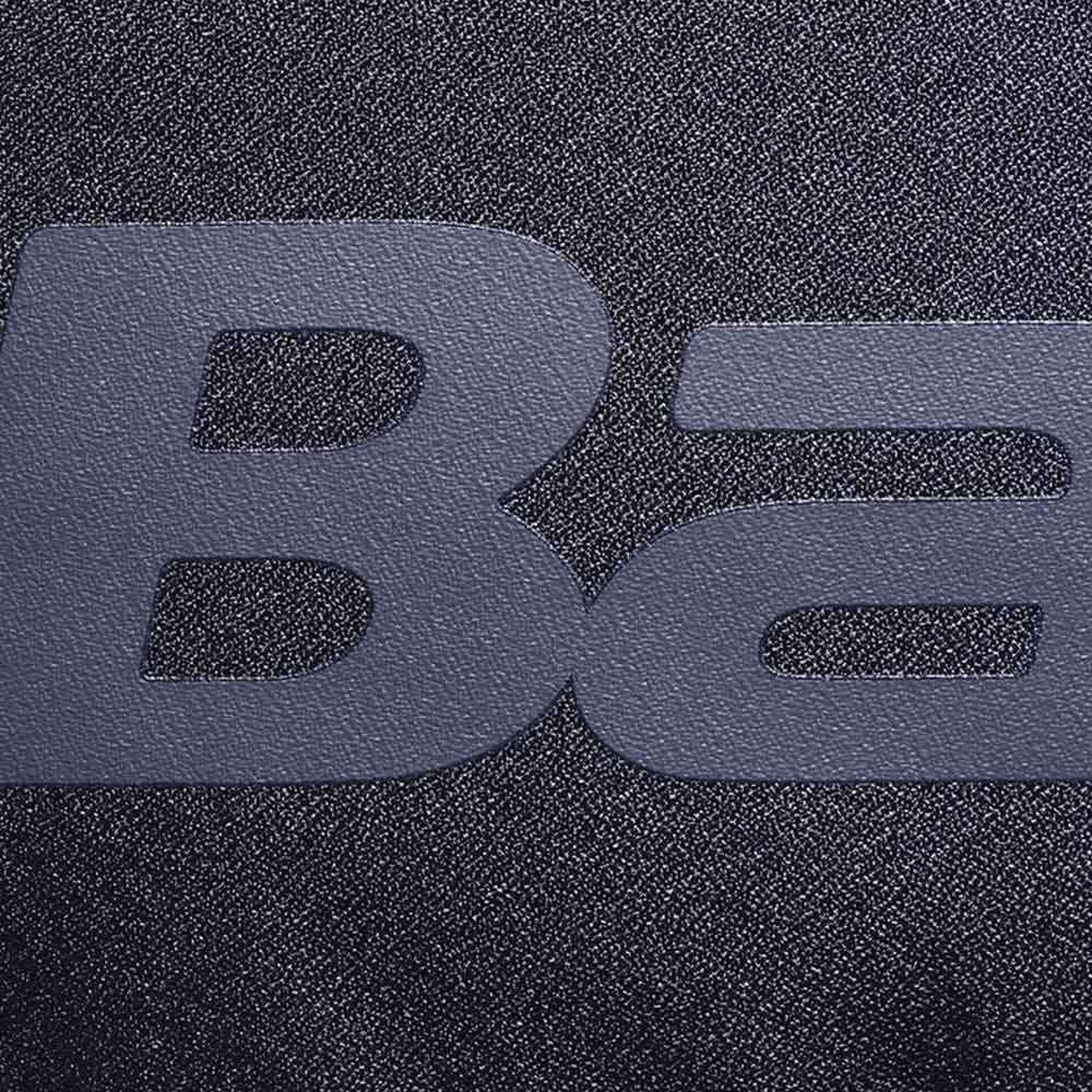 Detalhe do logotipo em silk destcado da  Mochila Babolat Court Backpack Lite .