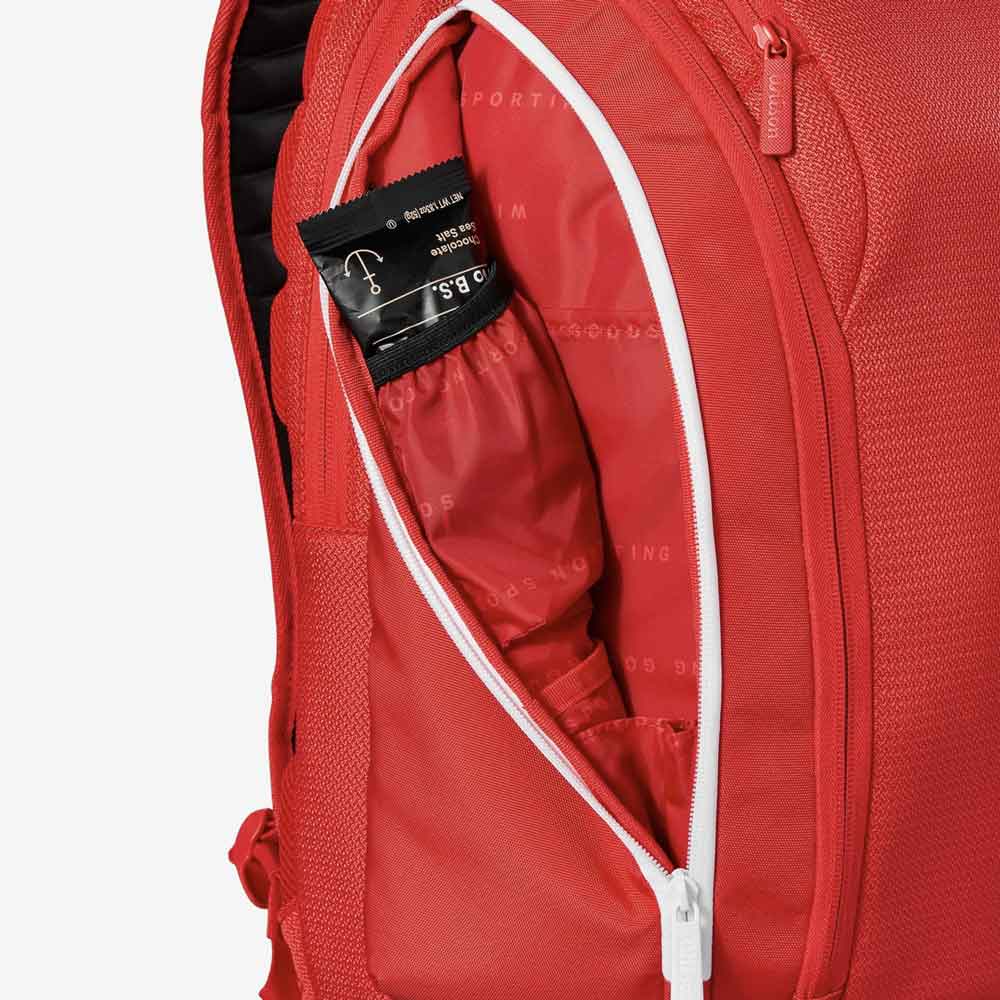Detalhe do Bolso lateral para acessórios da mochila Wilson Super Tour aberto.