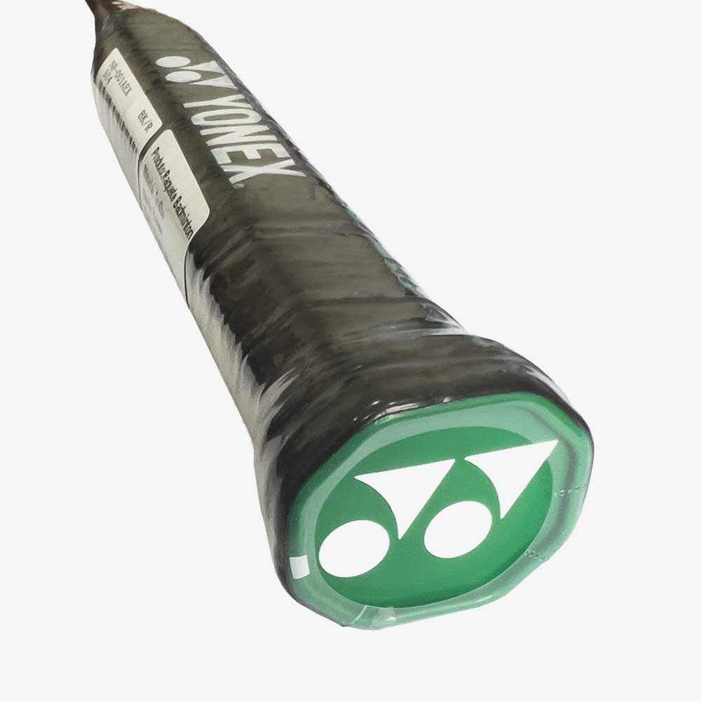 Detalhe da empunhadura e cabo da Raquete de Badminton Yonex Nanoflare 001 Ability Preta e Vermelha.