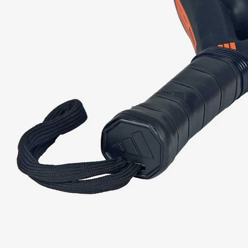 Detalhe da empunhadura com corda da raquete de padel Adidas Match Black 2026.