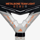 Detalhe do coração da raquete Adidas Metalbone Team Light  2026 com design Low Poly e estrutura octogonal para maior rigidez.