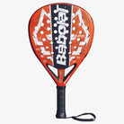 Vista frontal da Raquete de Padel Babolat Veron Juan Lebrón 3.0 com formato diamante em tons de preto e laranja fluorescente.