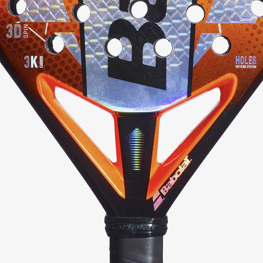 Detalhe do sistema Dynamic Stability System no coração da raquete de padel Babolat Viper Juan Lebrón 3.0 exibindo a barra central reforçada.