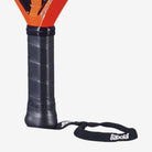 Detalhe da corda da Raquete de Padel Babolat Viper Soft Juan Lebron 2026 em tons de laranja e preto.