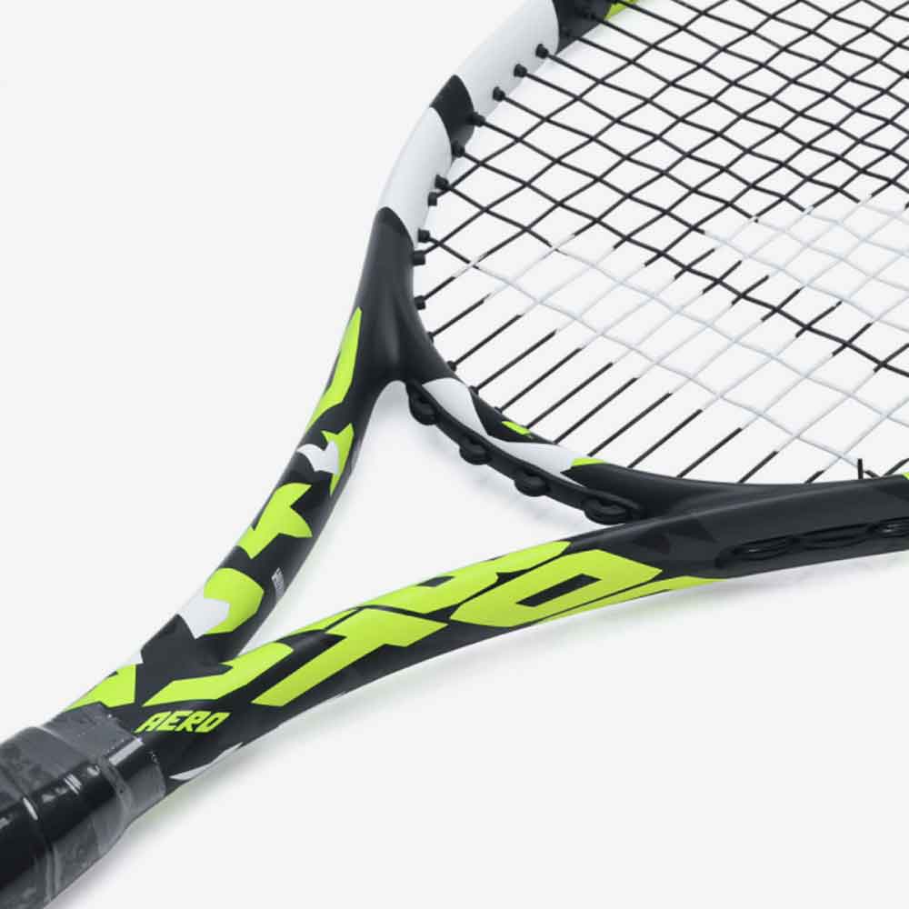 Detalhe do coração da raquete de tênis Babolat BOOST Aero 102 260g modelo 2025 encorcoada.