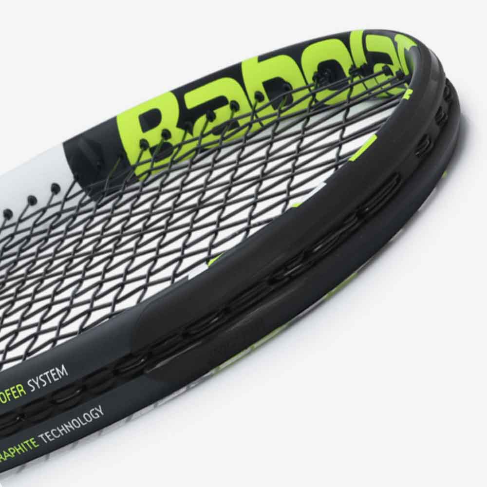 Detalhe da cabeça da raquete de tênis Babolat BOOST Aero 102 260g modelo 2025 encorcoada.