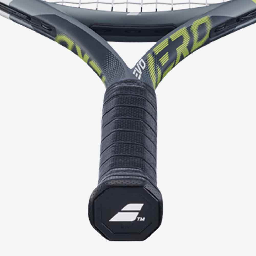 Vista frontal da empunhadura da Raquete de Tênis Babolat EVO Aero Gen 2 102 grafite e verde cítrico com detalhe do cabo com tecnologia Air Handle Touch.