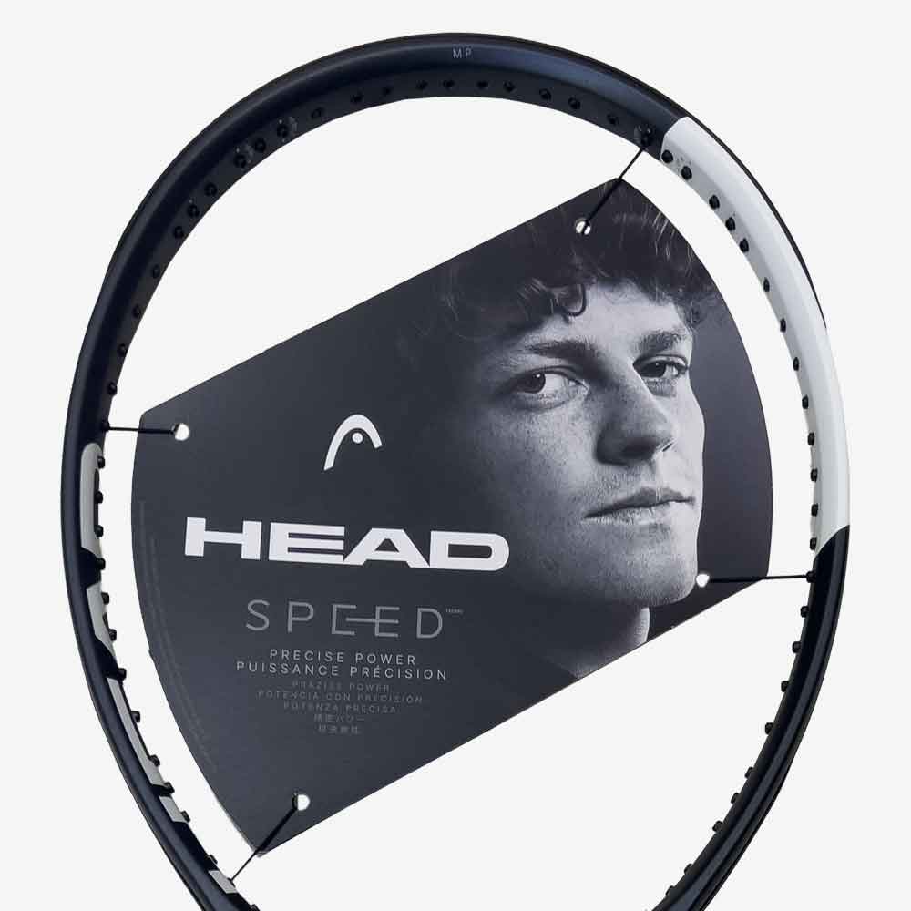 Visão frontal da raquete Head Speed MP  NEW preta e branca 2026, com blister  e foto do Jannik Sinner.