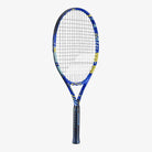 Raquete de tênis infantil Babolat Ballfighter 23 azul e amarela em ângulo lateral 3/4.
