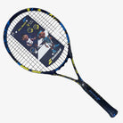 Raquete de tênis infantil Babolat Ballfighter 25 nas cores azul e amarelo vista de frente.