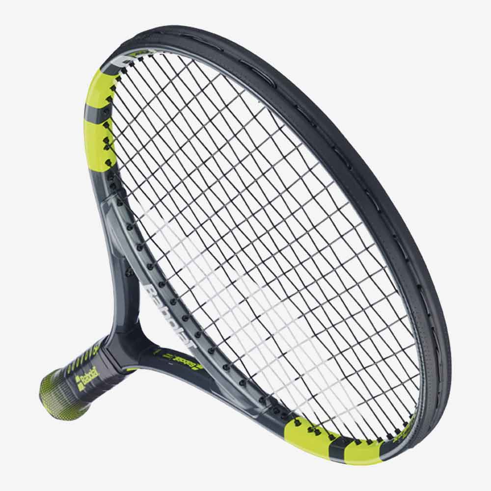 raquete-tenis-juvenil-babolat-carlitos-jr-25-vista-superior-com-detalhe-da-corda