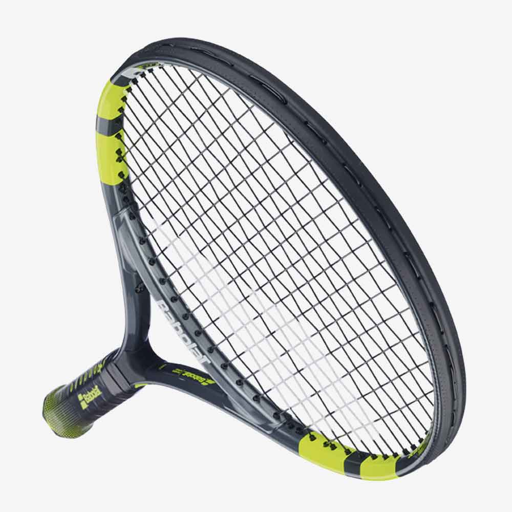 raquete-tenis-juvenil-babolat-carlitos-jr-26-vista-superior-com-detalhe-para-as-cordas