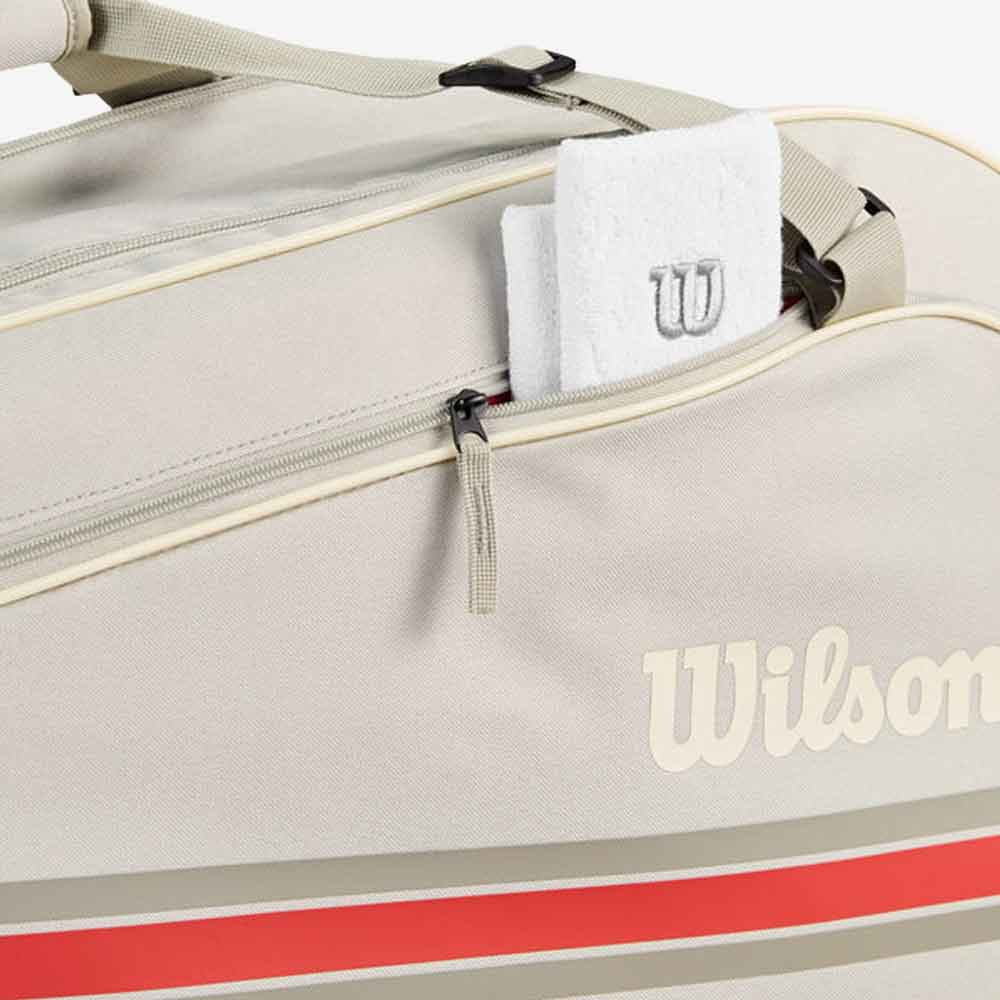 Vista lateral da raqueteira de Tênis Wilson Team 6PK destacando os bolsos de acessórios.