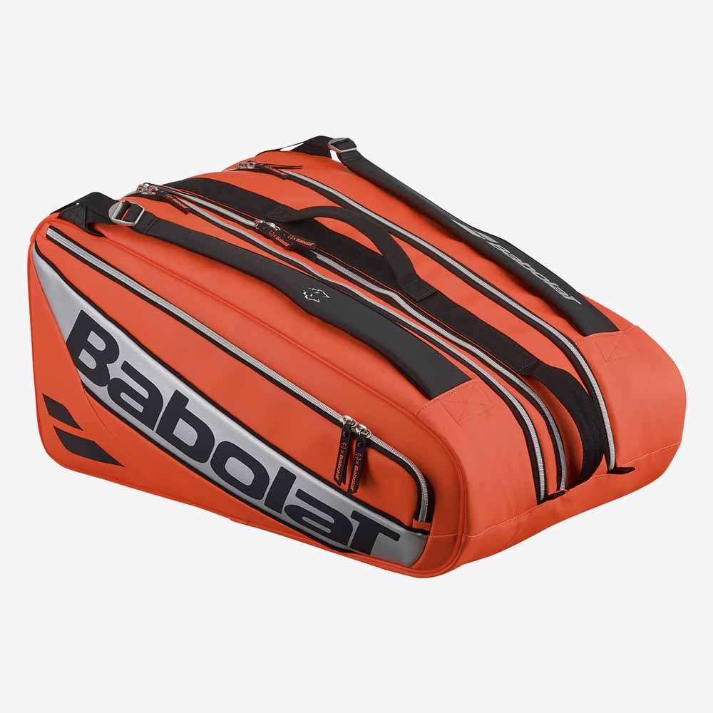 Visão 3/4 da raqueteira Babolat RH Pro Juan Lebron em cores laranja e preto.
